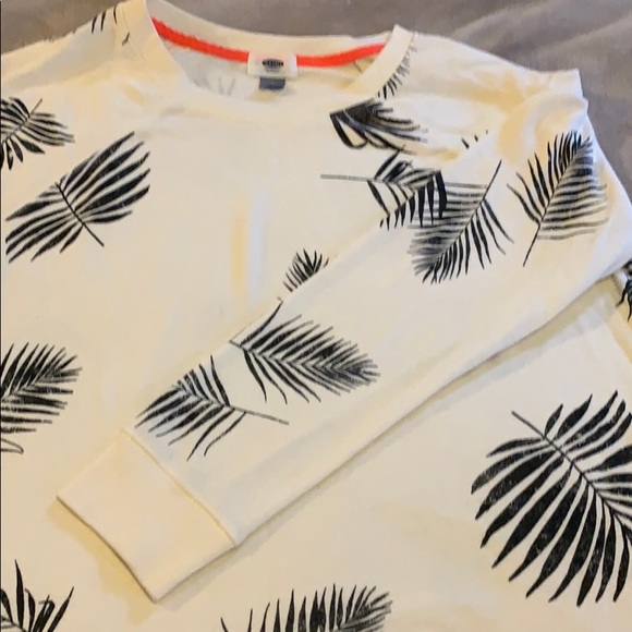 Old Navy Crew Neck Sweatshirt - Picture 3 of 3